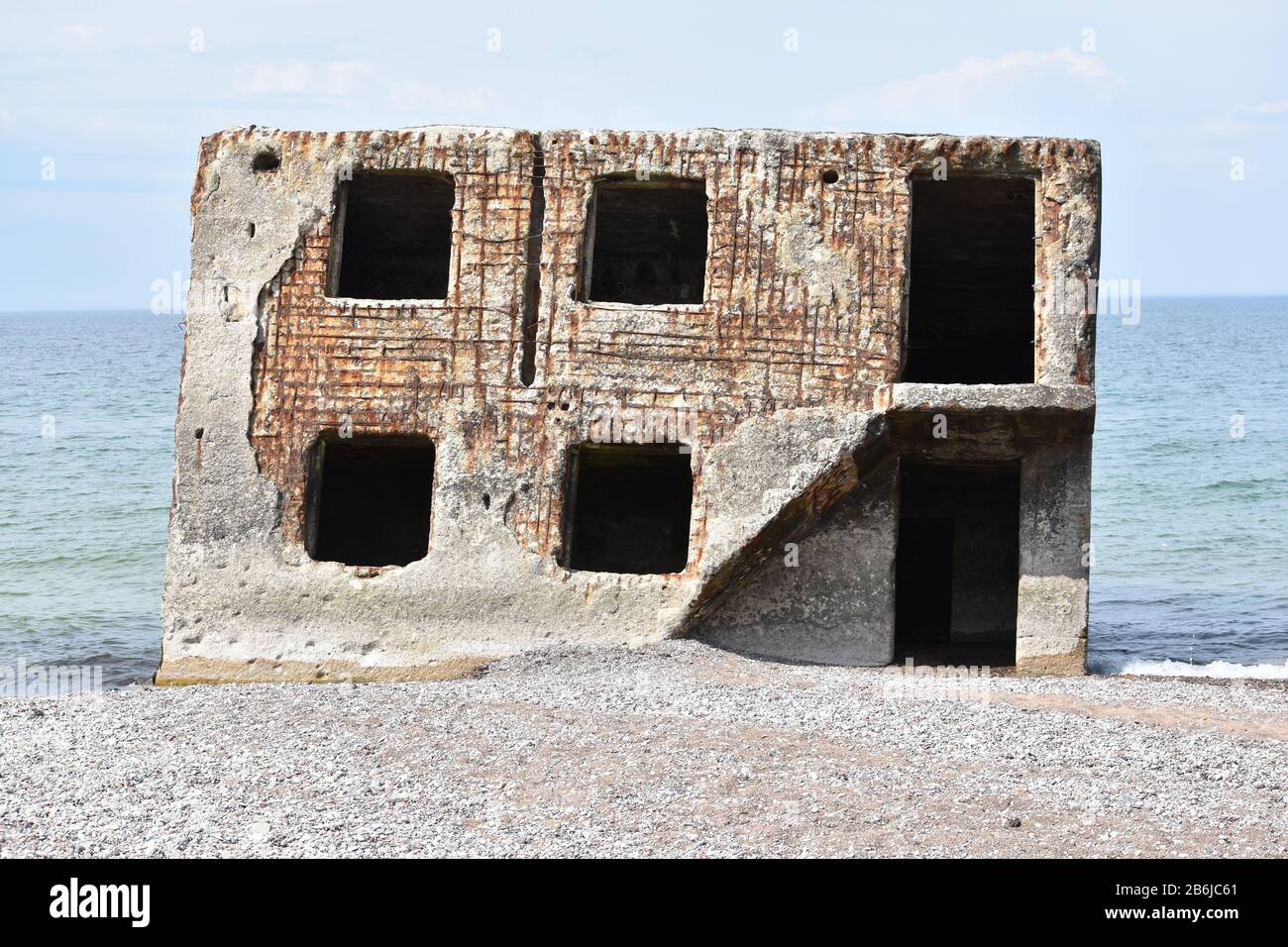 Ruines d'un ancien bunker sur la plage des forts du Nord, Karosta, Liepaja, Lettonie Banque D'Images