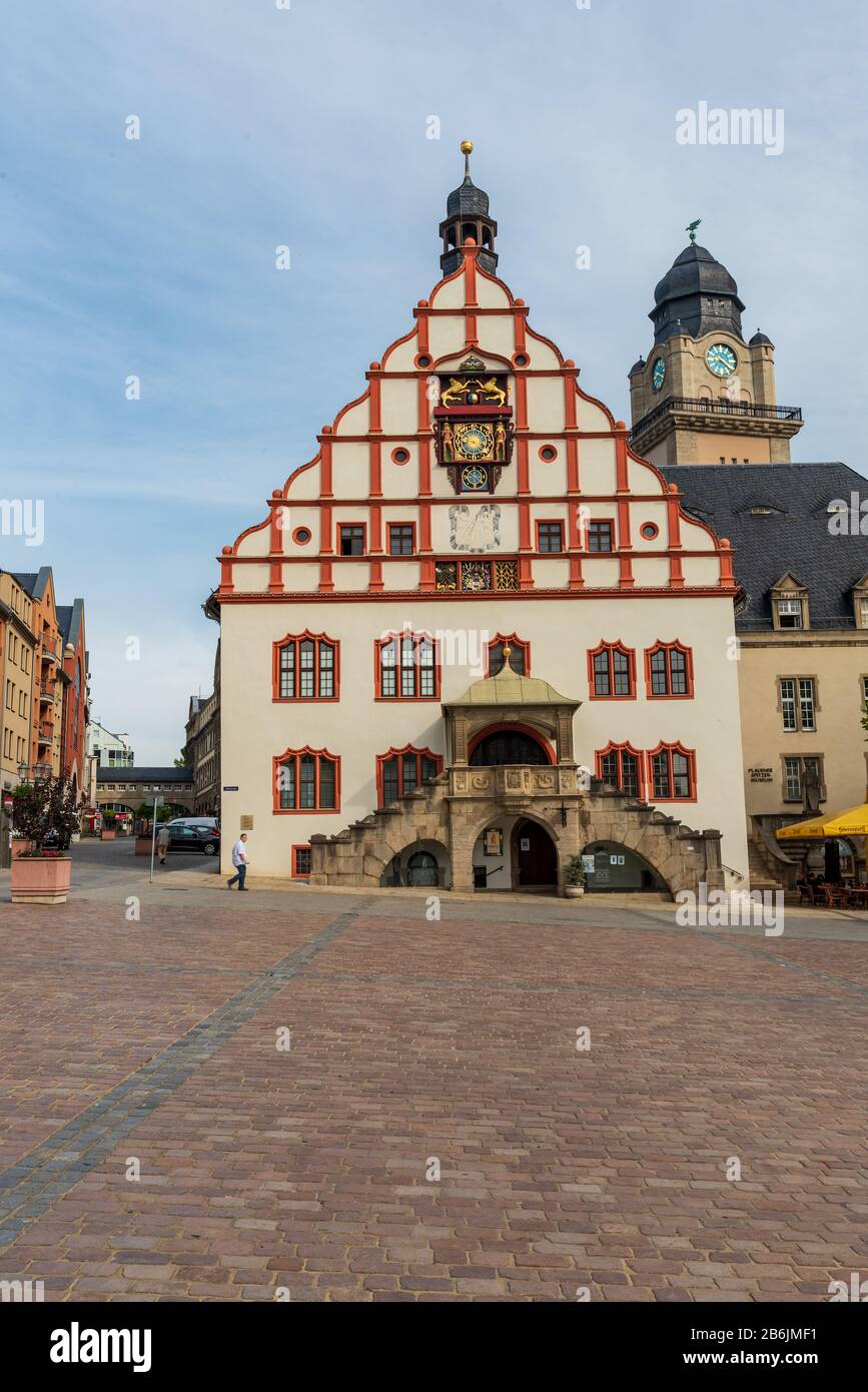 Hôtel de ville historique à Plauen en Allemagne pendant le beau matin d'été avec ciel clair Banque D'Images