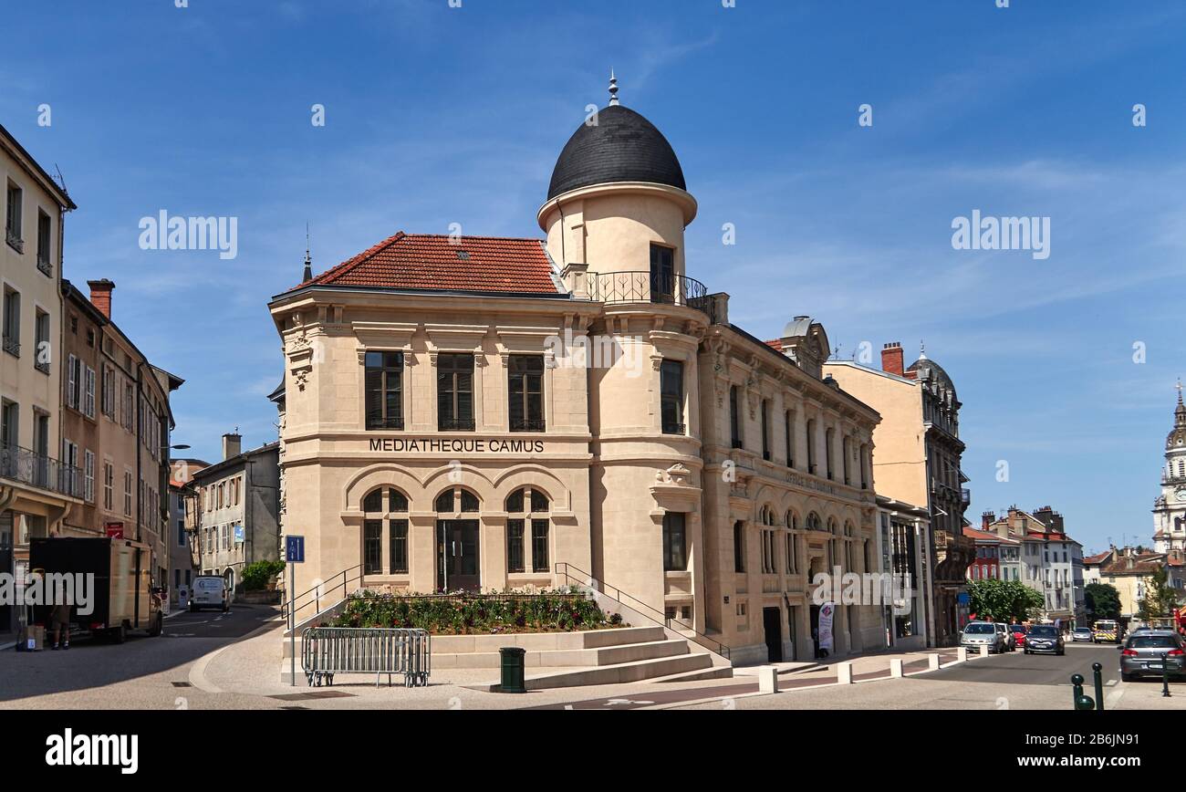 France, département de l'Ain, Auvergne - Rhône - Alpes région. Dans la ville de Bourg-en-Bresse, la Médiathèque Camus est installée Avenue Alsace Lorraine dans la percée haussmannienne de 1895 Banque D'Images