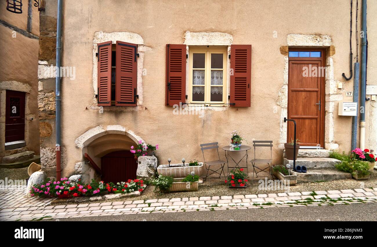 France, département de l'Ain, Auvergne - Rhône - Alpes région. Paysage de rue de Treffort, cité médiévale accrochée à la première hauteur du massif du Jura, Banque D'Images
