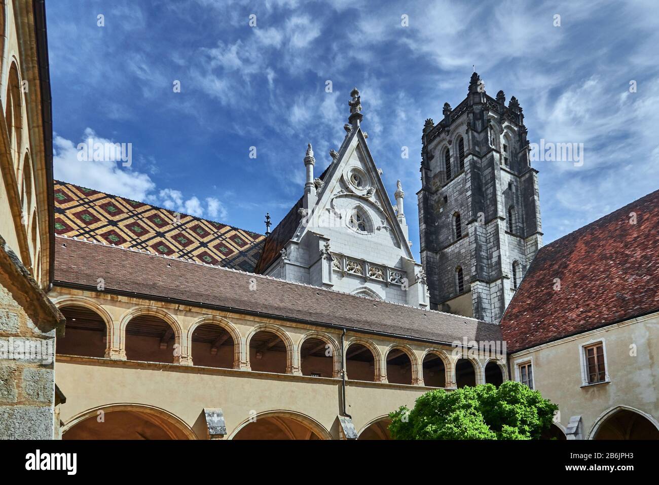 France, département de l'Ain, Auvergne - Rhône - Alpes région, Bourg-en-Bresse, le Monastère Royal de Brou construit au début du XVIe siècle par Margaret d'Autriche, duchesse de Savoie, pour garder son amour pour son défunt mari Philibert la Foire vivante, Le monastère royal de Brou, dans la ville de Bourg-en-Bresse, est un chef-d'œuvre d'art gothique flamboyant Banque D'Images