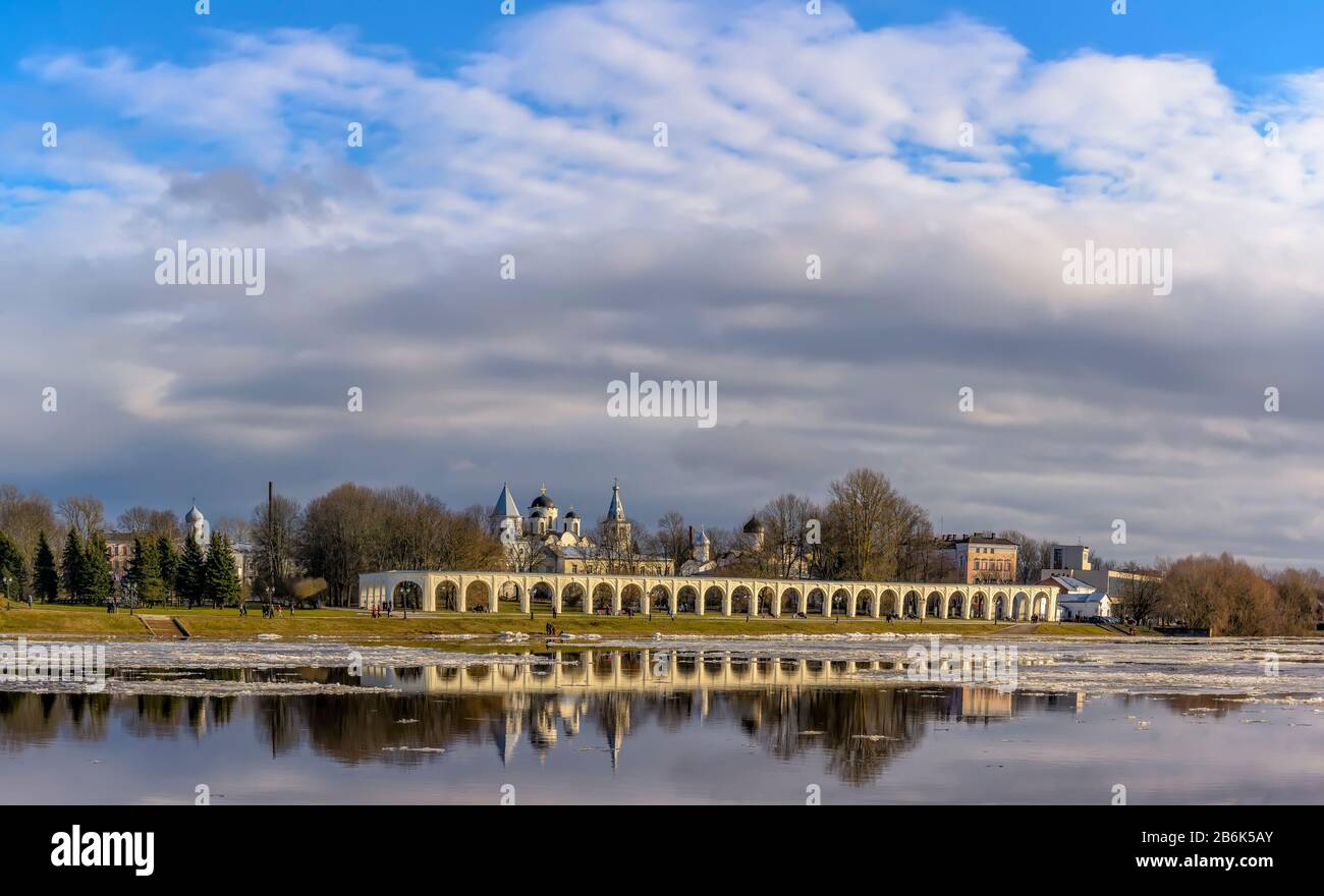 Yaroslavovo Yard et Torg est un complexe architectural historique du côté commercial de Veliky Novgorod. Banque D'Images