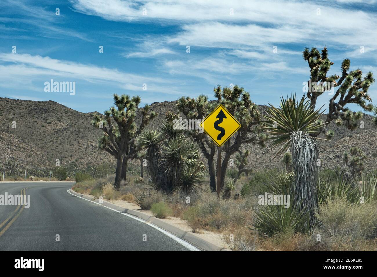 Des courbes En Avance au milieu de nulle part Banque D'Images