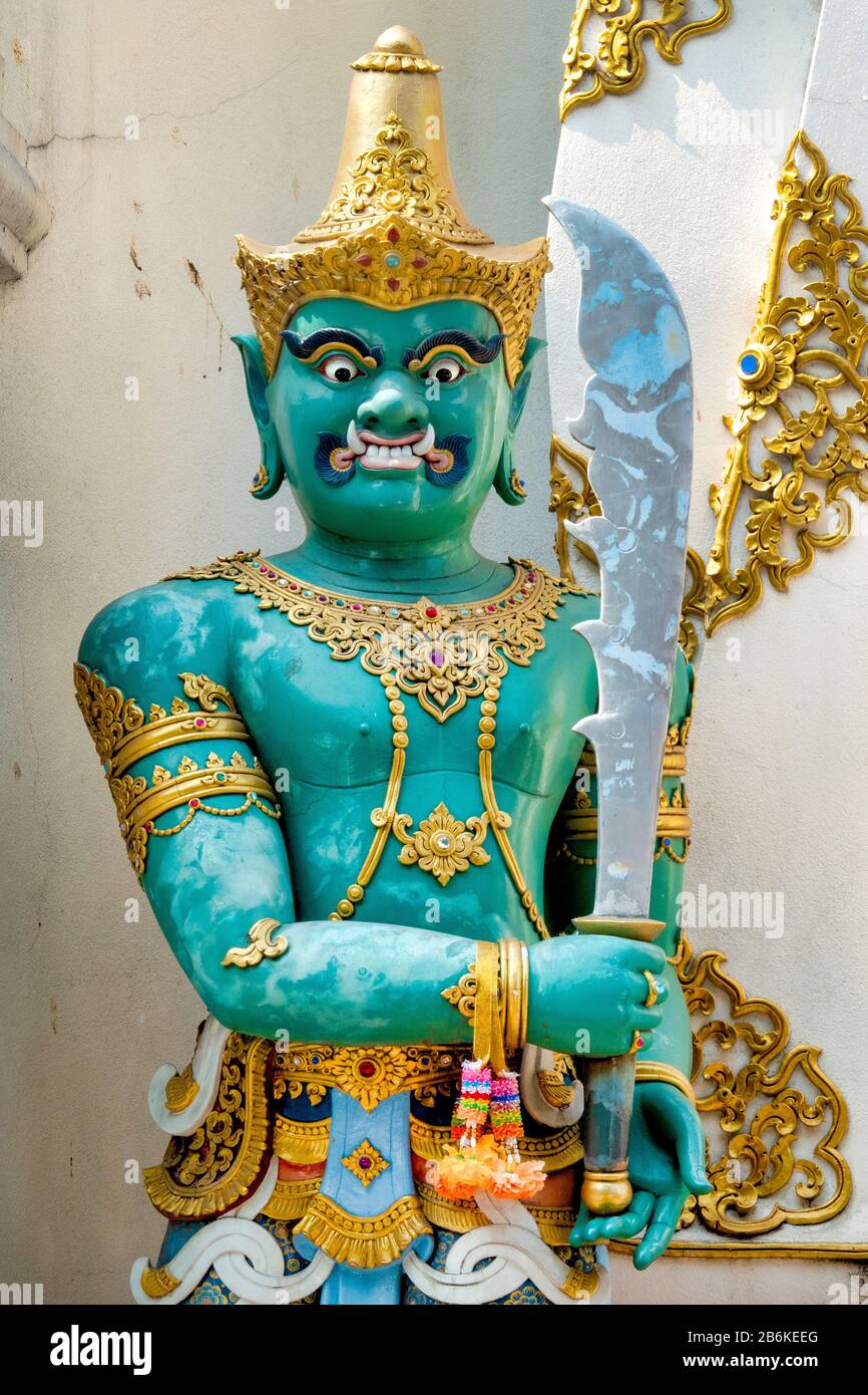 Statue de Yaksha à l'entrée de Wat Chedi Luang, Chiang Mai, Thaïlande, Banque D'Images Statue de Yaksha à l'entrée de Wat Chedi Luang, Chiang Mai, Thaïlande, Banque D'Images