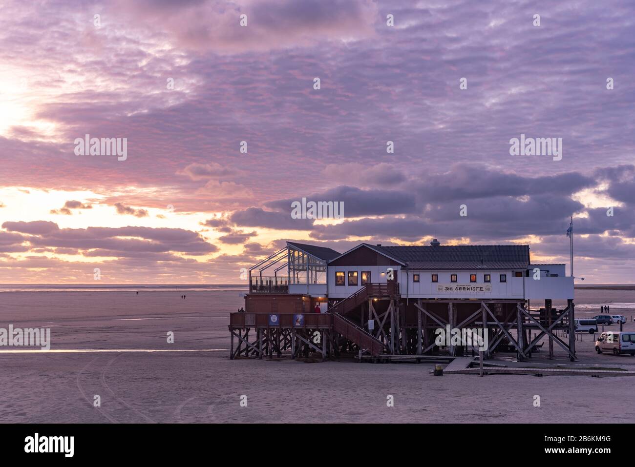 Maisons sur pilotis sur la plage, Sankt Peter-Ording, Mer du Nord, Schleswig-Holstein, Allemagne, Europe Banque D'Images