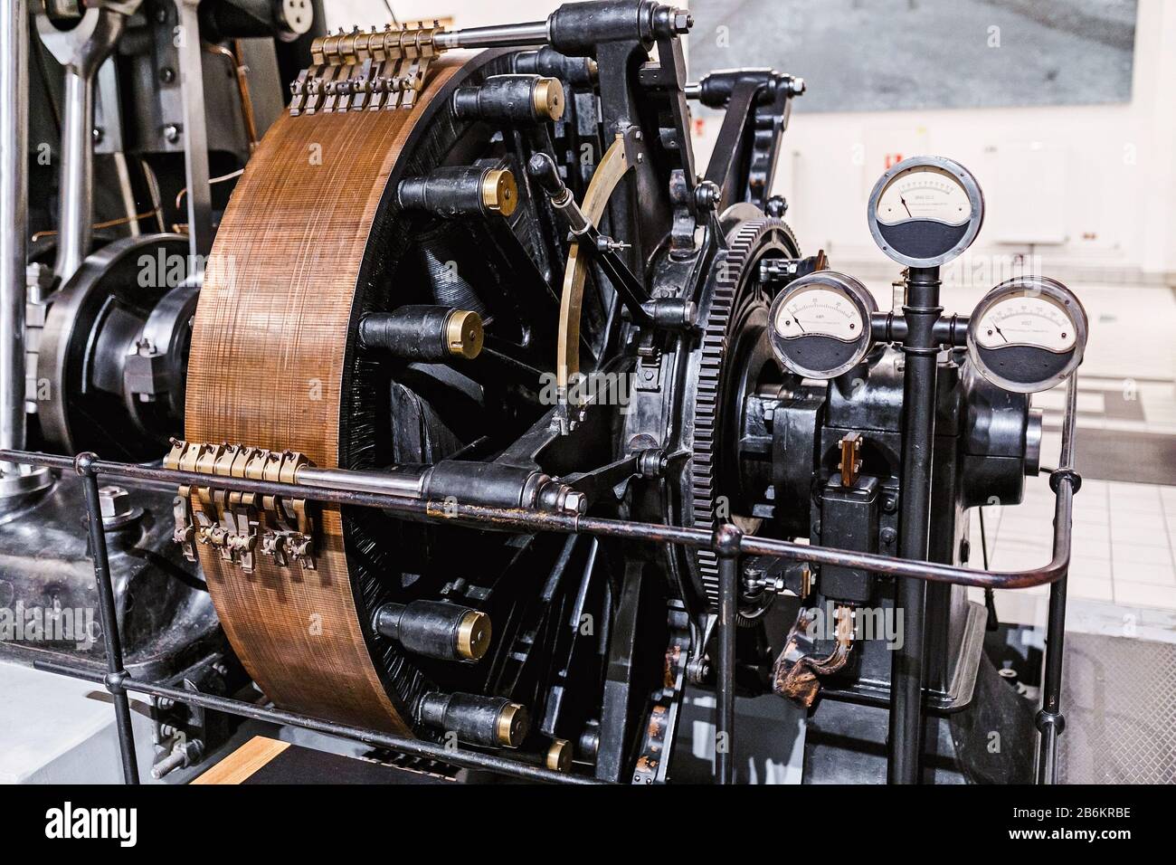 Ancien rotor à moteur rond avec système électrique Photo Stock - Alamy