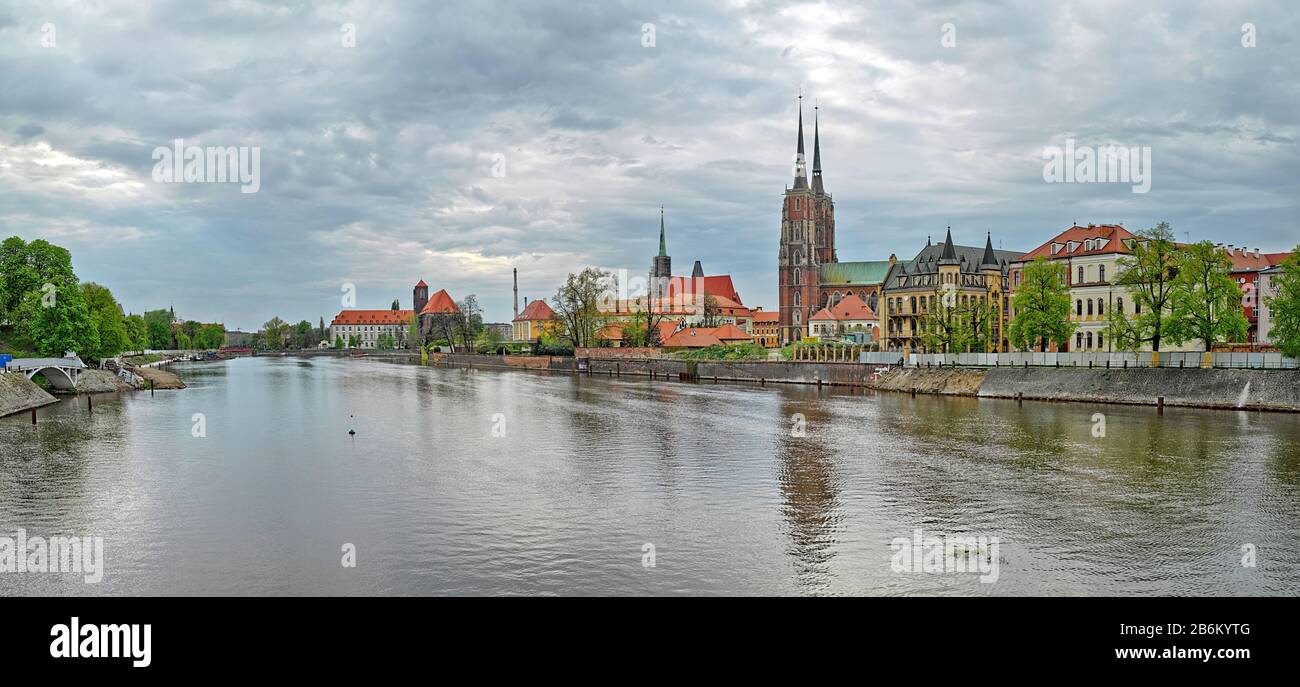 Vue sur la rivière Oder et l'île de la cathédrale à Wroclaw, Pologne Banque D'Images