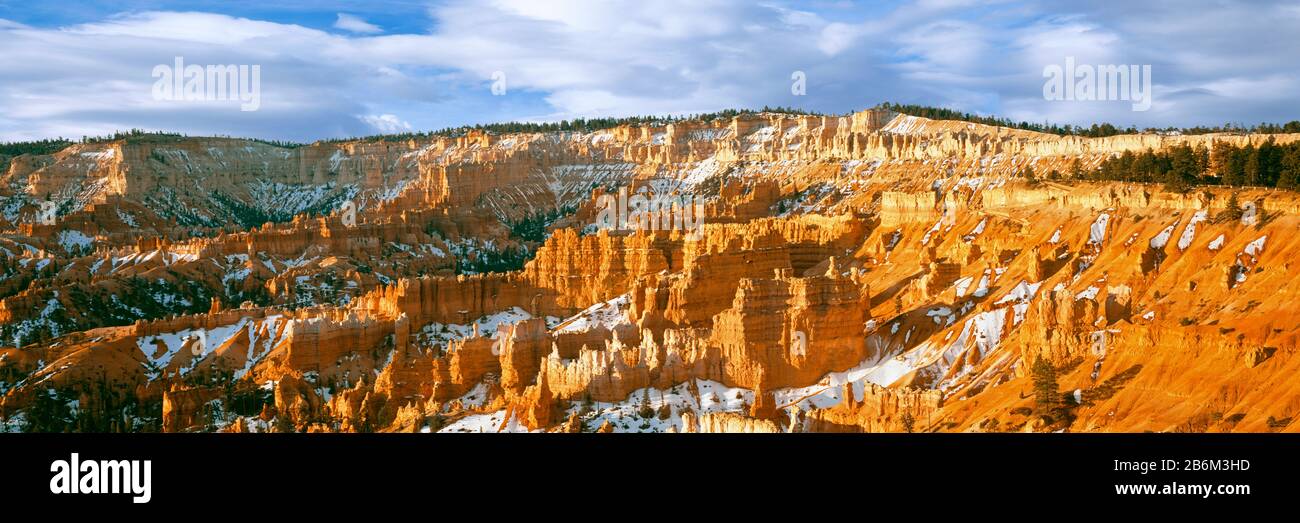 Amphithéâtre de Bryce au lever du soleil depuis Sunrise point, parc national de Bryce Canyon, Utah, États-Unis Banque D'Images