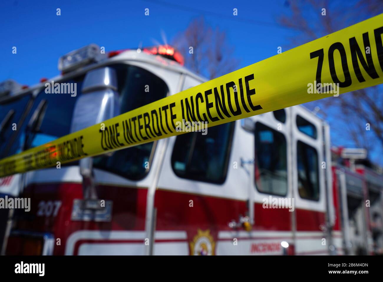 Montréal,Québec,Canada,7 Mars 2020.Camion De Pompiers Derrière Ruban De  Sécurité À Montréal,Québec,Canada.credit:mario Beauregard/Alay News Photo  Stock - Alamy