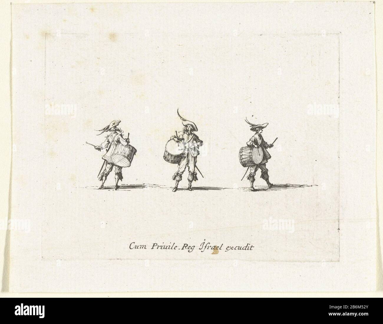 Exercities met een trommel Militaire exercities (serietitel) a laissé un batteur, vu du dos. Au centre, un tambour inférieur, vu de l'avant. À droite, un batteur, vu du côté, tournant vers la droite. Cette impression fait partie d'une série de 12 (13 inclus Frontispiece) imprime avec des scènes d'exercices militaires (armes). Sur la plupart de ces empreintes sont trois soldats dans différentes poses avec une arme ou un instrument particulier. Fabricant : printmaker Jacques Callotnaar propre design: Jacques Callotouitgever Israel Henriet (propriété cotée) fournisseur de privilèges: Louis XIII (roi de France) (propriété cotée) Banque D'Images