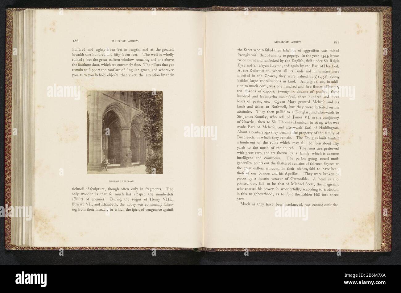 Exterieur van het schip van de Melrose Abbey Melrose The Nave (objet op) Néerlandais: Identification titre(s) extérieur du navire Melrose Abbey Melrose: The Nave (objet title) Type de bien: Page photo Numéro d'article: RP-F 2001-7-345-23 Fabricant : photographe George Washington Wilson Lieu de fabrication: Melrose Abbey Dating : Vers 1852 - ou pour 1862 matériau: Technique du papier: Albumen dimensions de l'impression: Photo: H 77 mm x W 70 mmToelichtingFoto page 186. Objet: Ruine de l'église, monastère, intérieur de l'église ou etc.parties: Nef Banque D'Images