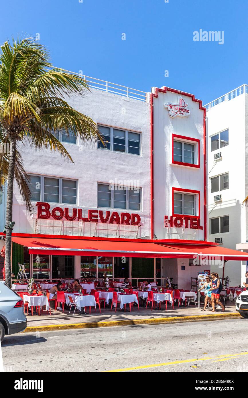 Façade avant vue sur l'hôtel de style Art déco Boulevard, Ocean Dr., Miami Beach, Floride, États-Unis. Banque D'Images