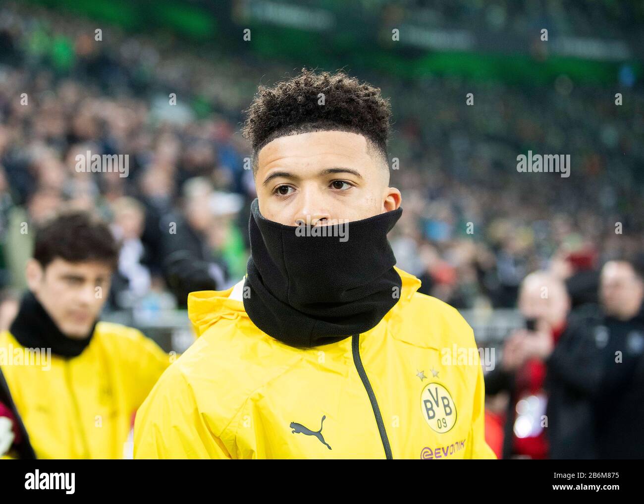Jadon SANCHO (DO) avec écharpe à anneaux, masque facial, football 1.  Bundesliga, 25ème jour de jumelage, Borussia Monchengladbach (MG) - Borussia  Dortmund (DO) 1: 2, le 7 mars 2020 en Borussia Monchengladbach/Allemagne.