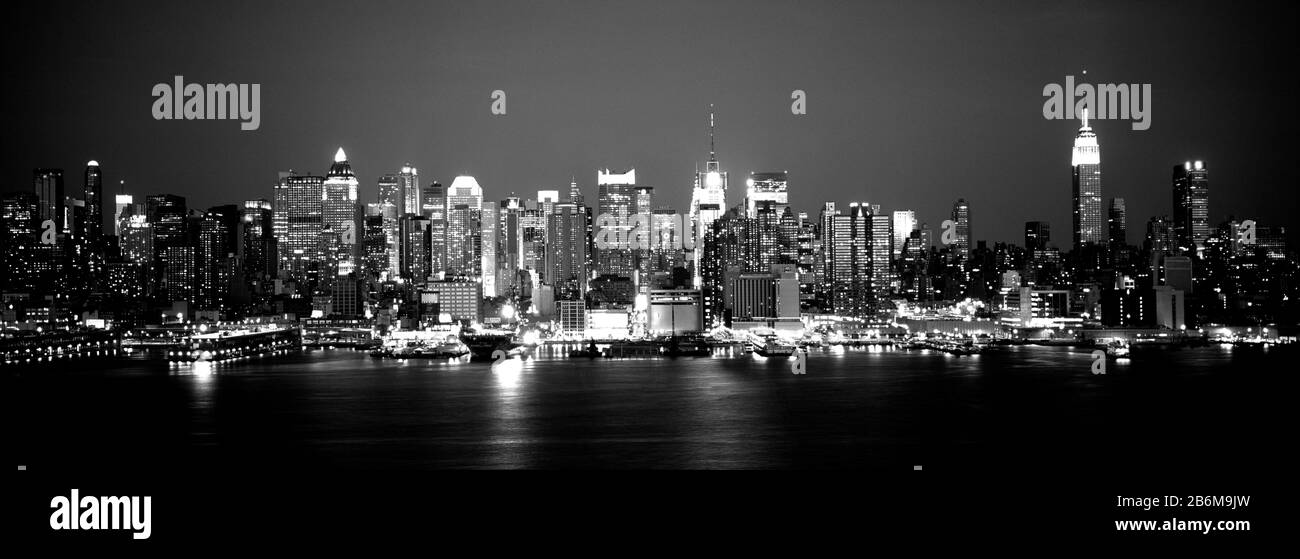 Les bâtiments au bord de l'eau, Manhattan, New York City, New York State, USA Banque D'Images