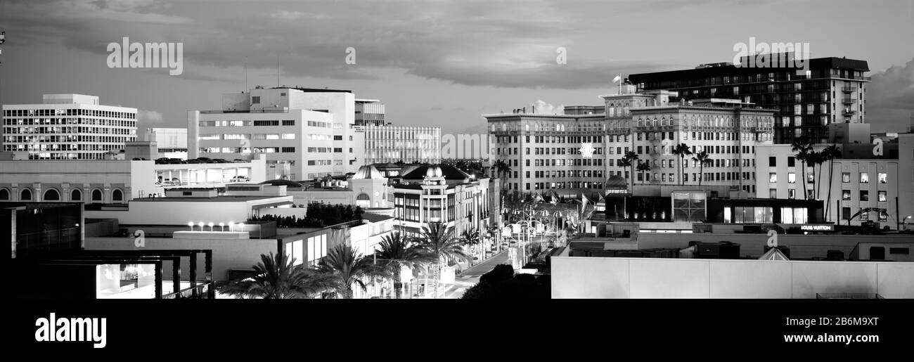 Vue panoramique sur les bâtiments d'une ville, Rodeo Drive, Beverly Hills, Californie, États-Unis Banque D'Images