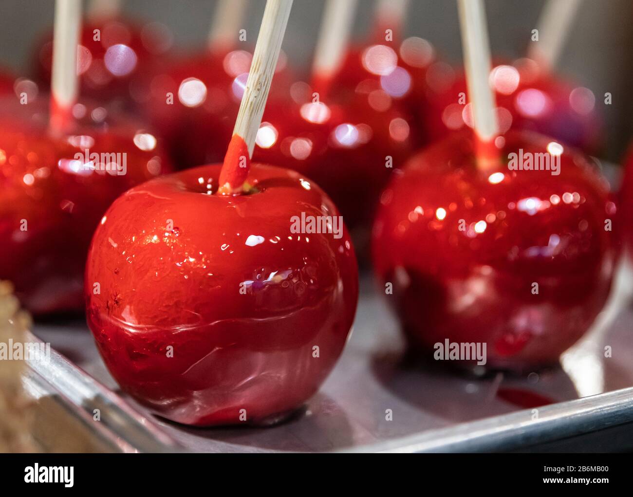 Friandises à base de pommes de bonbons. Banque D'Images