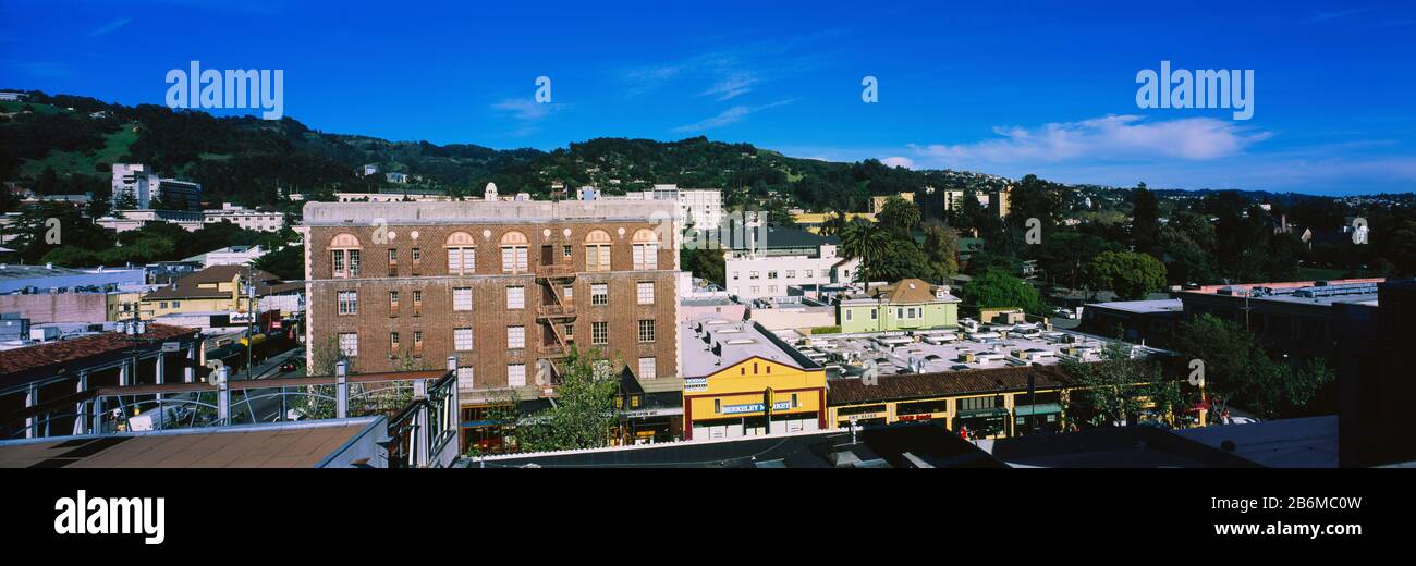 Vue panoramique sur les bâtiments d'une ville de durant près de Telegraph, Berkeley, Alameda County, Californie, États-Unis Banque D'Images