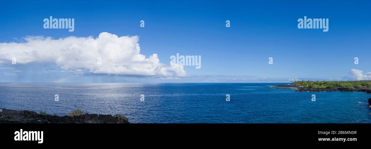 Vue sur la mer et le littoral, South Kona, Hawaï, États-Unis Banque D'Images