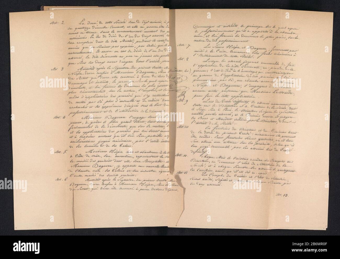 Image reproduction de la troisième page du contrat de coopération entre Louis Daguerre et Nicéphore Niépce Type d'objet : photo-mécanique page de reproduction Numéro d'objet: RP-F-2001-7-1101A-5 Fabricant : fabricant: L. Landa (indiqué sur l'objet) à voir: Fabrication anonyme: Chalon-sur-Saône Dating: 1867 matériel: Papier technique: Photolithographie: Dimensions: Imprimer: H 320 mm × W 248 mmToelichtingPrent après la page 44. Objet : écriture manuscrite, texte écrit Banque D'Images