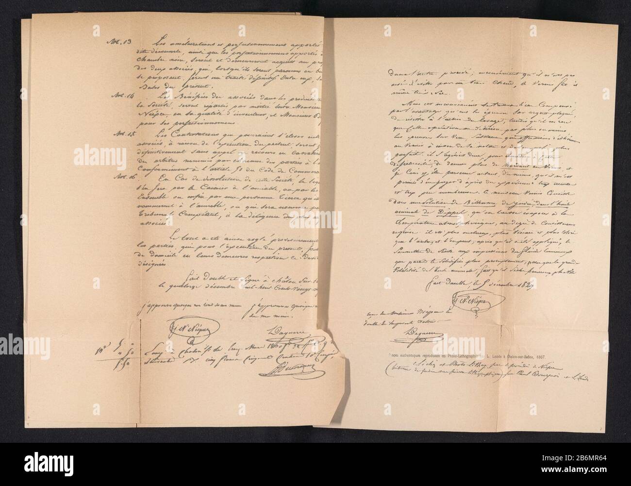 Photo reproduction de la cinquième page du contrat de coopération entre Louis Daguerre et Nicéphore Niépce Type d'objet : photo-mécanique page de reproduction Numéro d'objet: RP-F-2001-7-1101A-7 Fabricant : fabricant: L. Landa (indiqué sur l'objet) à voir: Fabrication anonyme: Chalon-sur-Saône Dating: 1867 matériel: Papier technique: Photolithographie: Dimensions: Imprimer: H 320 mm × W 248 mmToelichtingPrent après la page 44. Objet : écriture manuscrite, texte écrit Banque D'Images