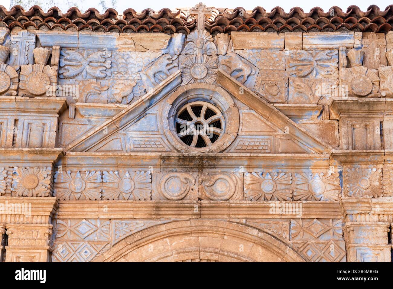 Sculpter avec des influences aztèques sur l'église d'Iglesia Nuestra Senora de la Regla à Pajara sur l'île des Canaries de Fuerteventura Banque D'Images