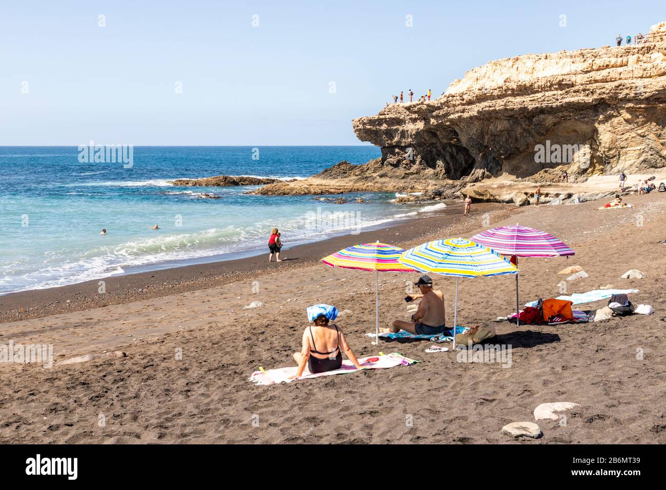 La plage et les formations rocheuses à Ajuy sur la côte ouest de l'île des Canaries de Fuerteventura Banque D'Images