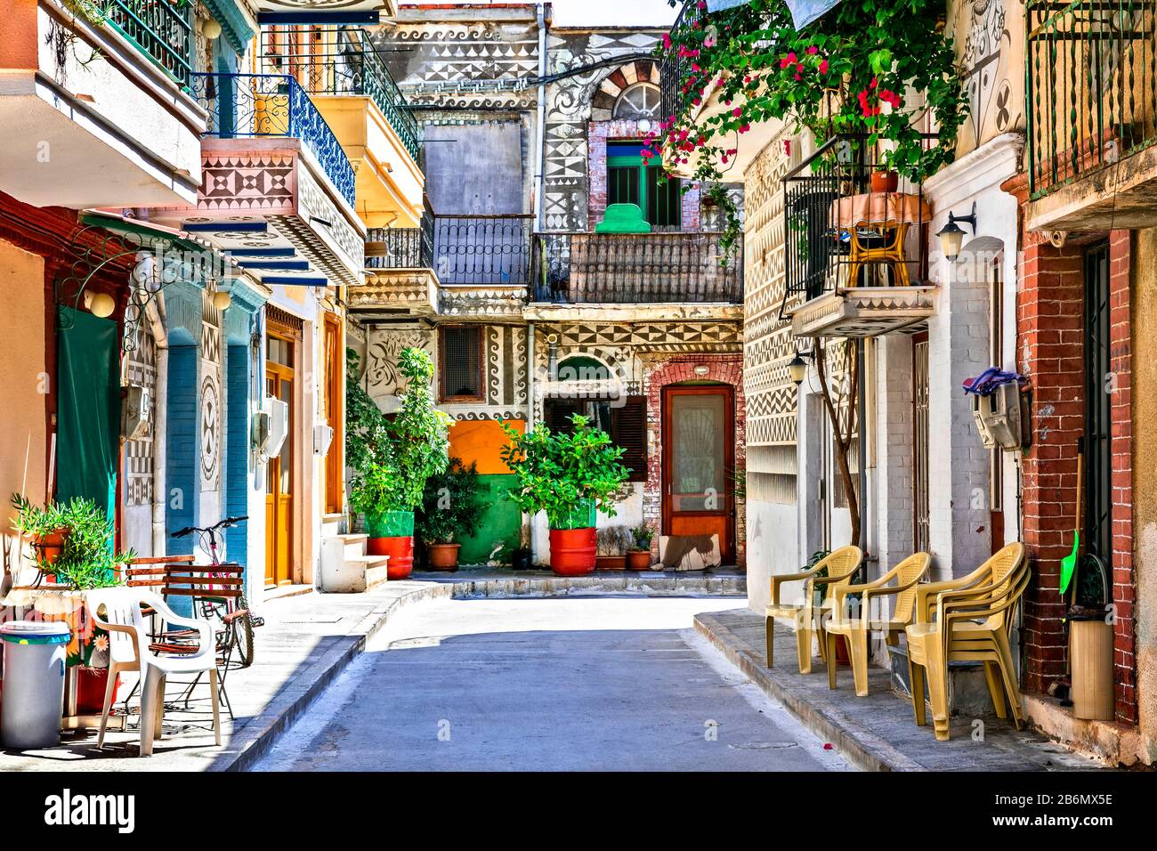 Village traditionnel coloré sur l'île de Chios, Grèce. Banque D'Images