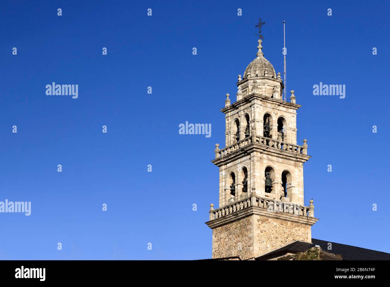 La renaissance de la Vierge Encina et la tour de l'église baroque à Ponferrada, Bierzo, Espagne. Banque D'Images