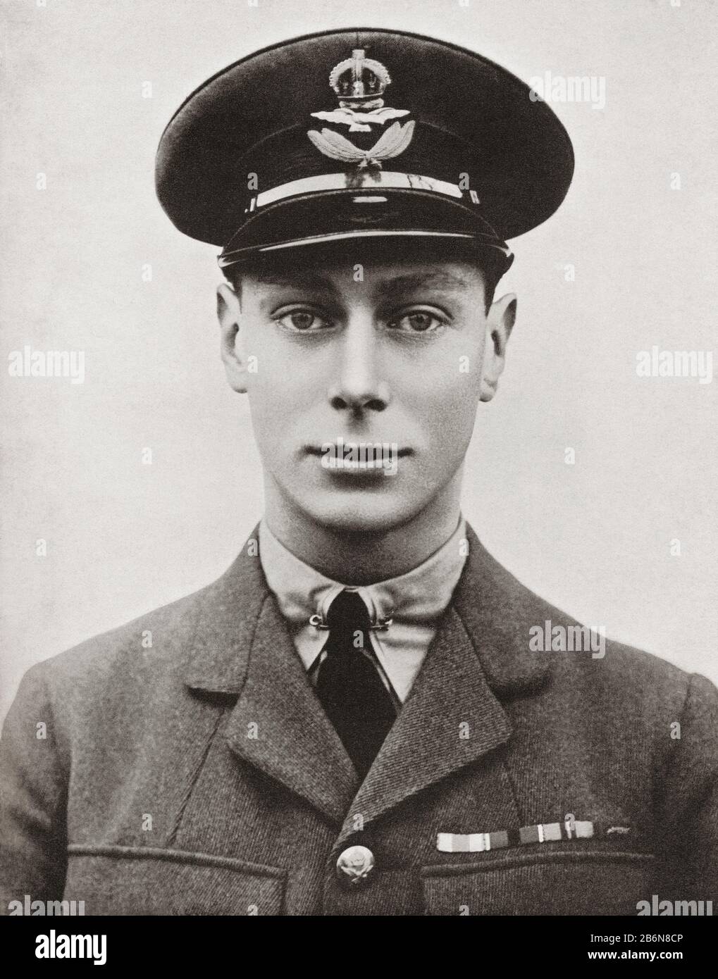 Prince Albert comme officier de la Royal Air Force. Prince Albert Frederick Arthur George, Futur George Vi, 1895 – 1952. Roi du Royaume-Uni et dominions du Commonwealth britannique. Du roi George le sixième, publié en 1937. Banque D'Images