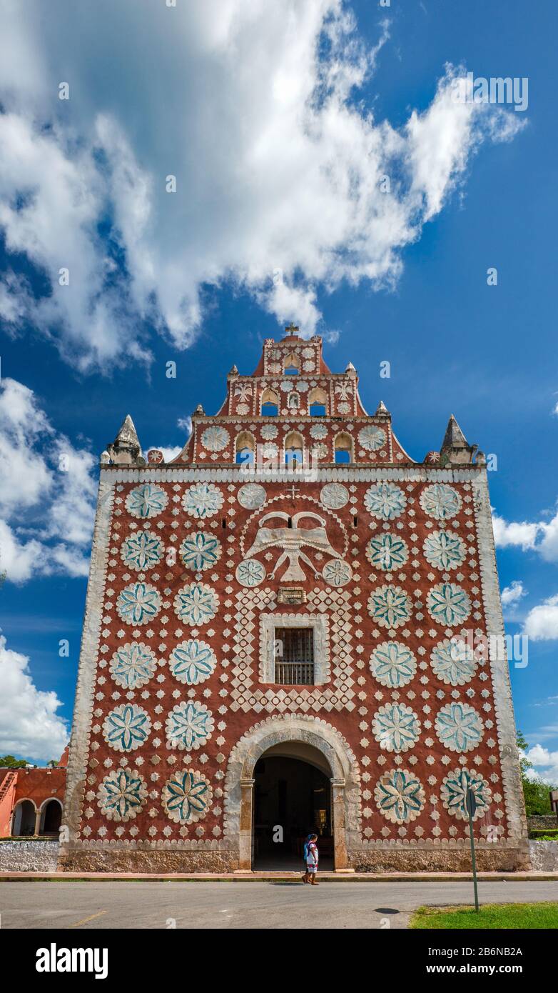 Rosette bas reliefs en stuc à la façade de Iglesia de Santo Domingo (Eglise Couvent) à Uayma, Etat Yucatan, Mexique Photo Stock - Alamy Rosette bas reliefs en stuc à la façade de Iglesia de Santo Domingo (Eglise Couvent) à Uayma, Etat Yucatan, Mexique Photo Stock - Alamy