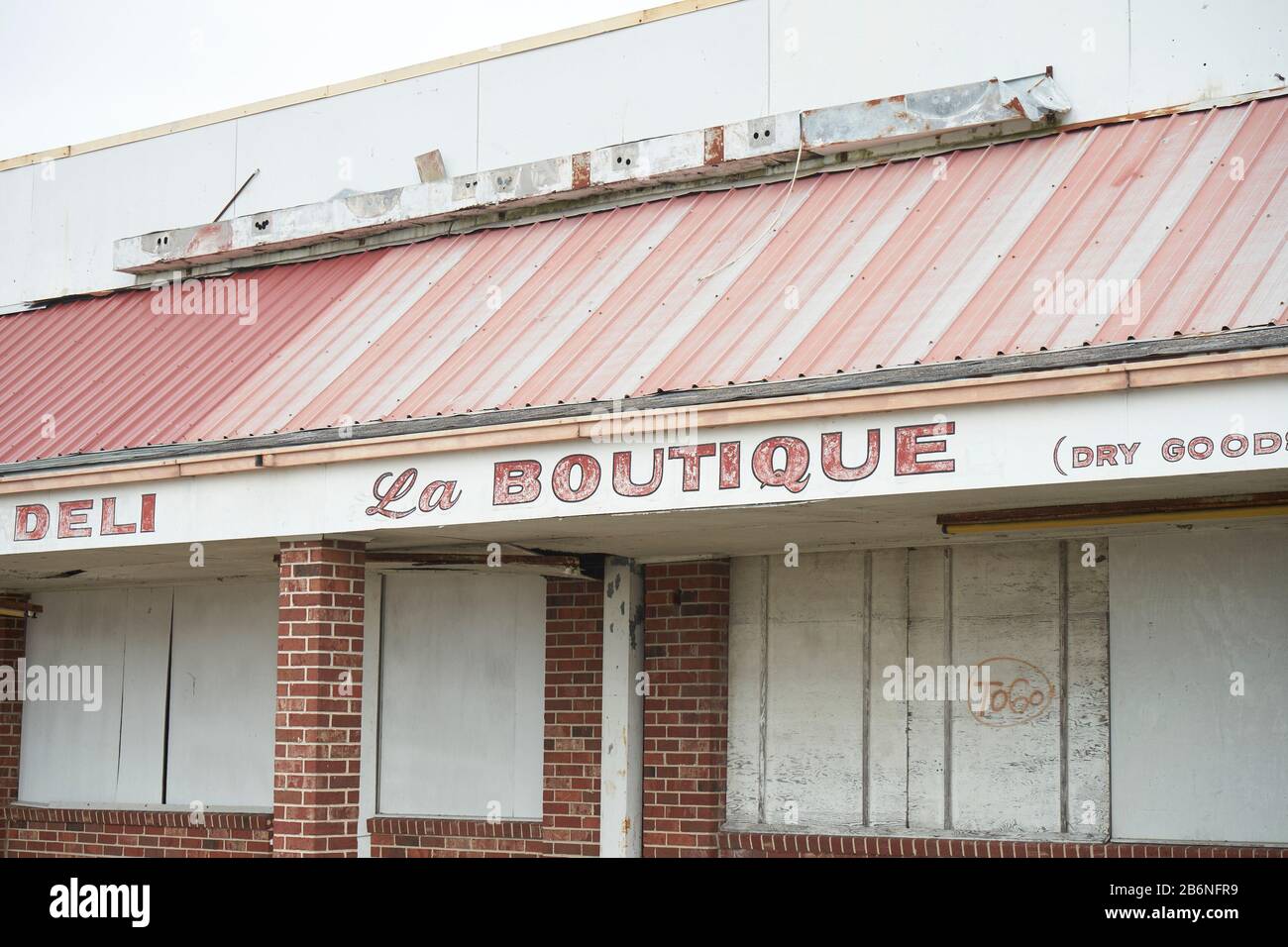 Épicerie abandonnée dans le sud de la Louisiane. Banque D'Images