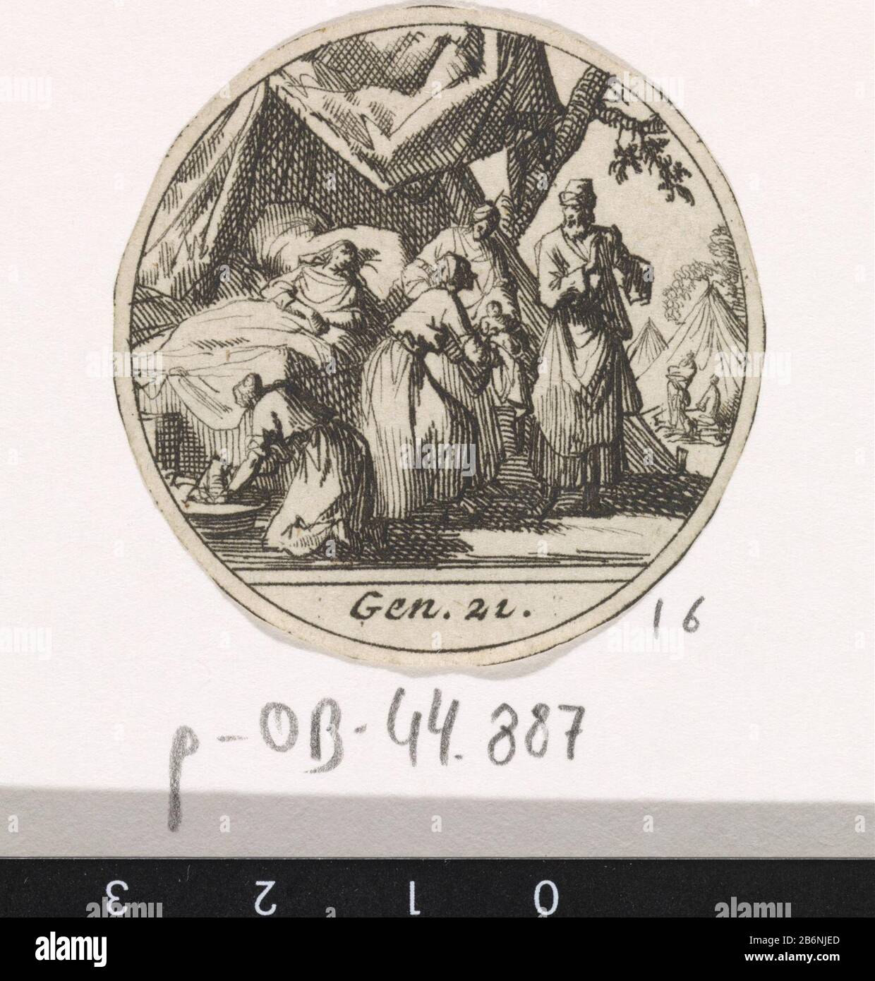 Geboorte van Isaak accouchement Sara avec quelques femmes. Une des femmes Isaac dans ses mains (général 21) . Fabricant : printmaker Jan Luyken Editeur: Willem Goeree (II) Editeur: David Goeree Lieu de fabrication: Amsterdam Date: 1700 Caractéristiques physiques: Matière de gravure: Technique du papier: Gravure Dimensions: Feuille: D 45 mmToeliechtboekillustratie Willem Goeree. Mosaize histoire de l'hébreu mariakerke. Amsterdam : Willem Et David Goeree, 1700. Objet: Naissance d'Isaac (Genèse 21: 1-8) Banque D'Images