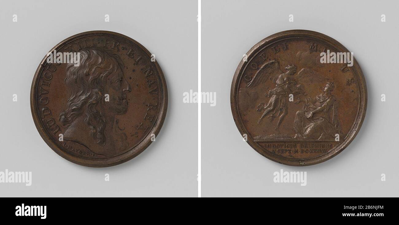 Geboorte van Lodewijk XIV Brzen penning. Voorzijde: Borststuk man binnen omschrift. Keerzijde: Engel overhandigt kind aan Frankrijk in gedaante van zittende vrouw met kleed met lelies binnen omschrift; afsnede: Opschrift Fabricant : Jean MaugerPlaats fabrication: Parijs Dating: 1699 - 1703 matériel: Brons Techniek: Slaan Dimensions: D 1 cm. × g 30,85 gr Date: 1638-09-16 - 1638-09-16Wie: Lodewijk XIII (koning van Frankrijk)Lodewijk XIV (koning van Frankrijk) Banque D'Images