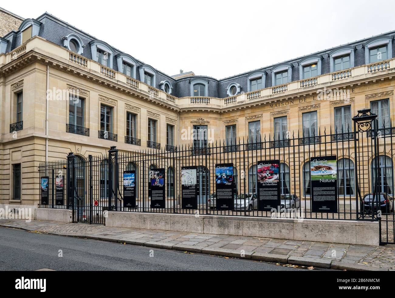 Bâtiment de la Fondation Maison de la Chimie dans le centre-ville de Paris, France Banque D'Images