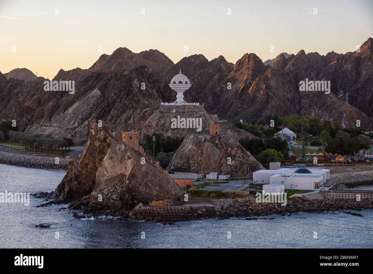 Brûleur d'Encens à l'entrée du port de Muscat en Oman Banque D'Images