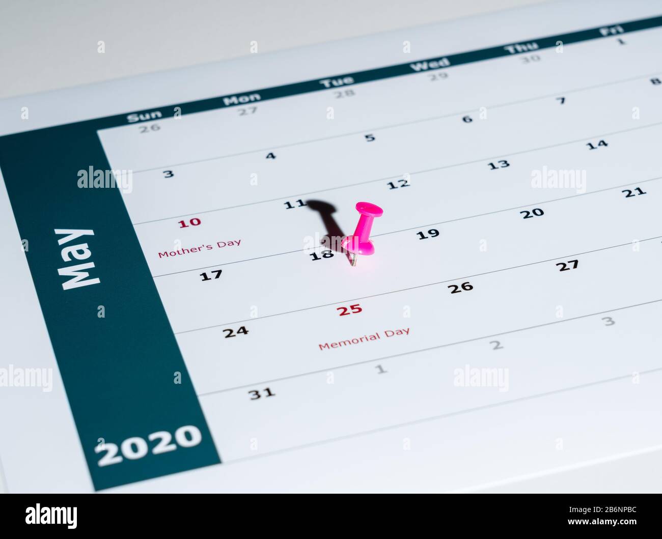 Rappel d'envoi de la déclaration de revenus pour le 18 mai 2020 en raison du retard du virus Covid-19 à l'aide de la page de calendrier et du code PIN Banque D'Images