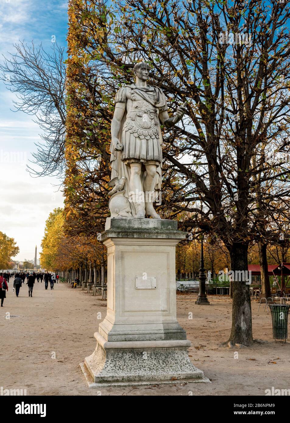 Statue ancienne de César dans le jardin des Tuileries, Paris, France Banque D'Images