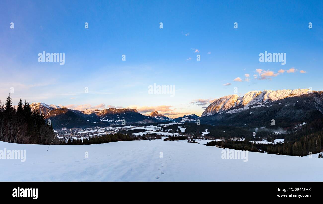 Montagnes en Styrie Bad Mitterndorf Alpes coucher du soleil Banque D'Images