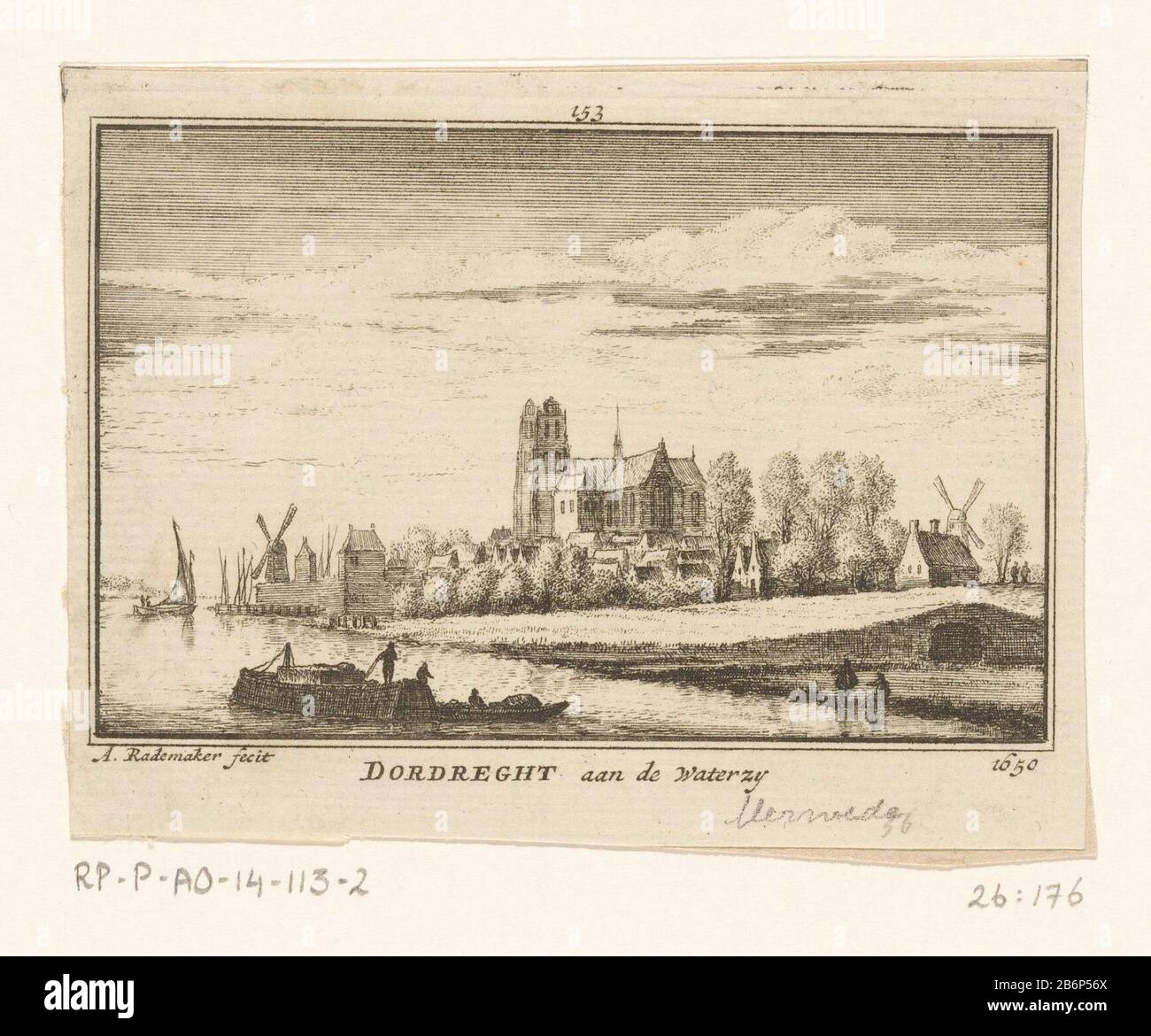 Gezicht op Dordrecht, 1650 Dordreght aan de Waterzy 1650 (objet titel op) vue de Dordrecht sur la rivière Merwede, situation vers 1650. Au premier plan plusieurs figures et bateaux et à l'arrière-plan la Grande Eglise et un certain nombre de moulins et huizen. Fabricant : printmaker: Abraham Rademaker (propriété cotée) Lieu de fabrication: Amsterdam Date: 1725 - 1803 matériau: Technique du papier: Gravure / engrab (procédé d'impression) mesures: Bord de la plaque: H 80 mm (bord de la plaque intérieure partiellement découpée) surface: 110 mm b (à gauche bord intérieur découpée) Remarques Imprimer également utilisée dans: Rademaker, Abraham. Banque D'Images