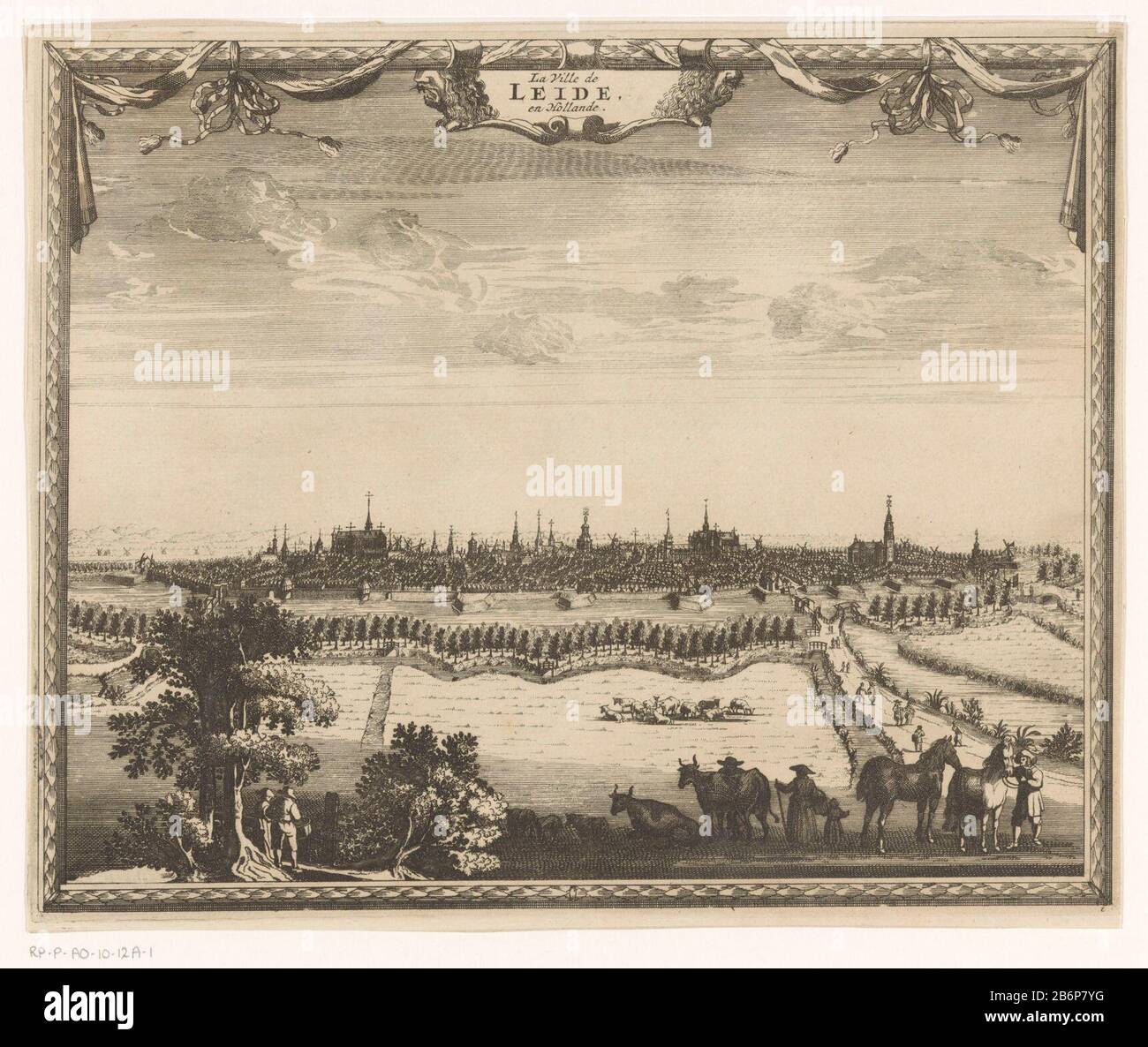 Gezicht op Leiden la ville de Leide, en Hollande (objet titel op) vue de Leiden, avec le premier plan plusieurs figures avec des vaches et des chevaux. En bas à droite étiqueté: I. Fabricant : printmaker: Éditeur anonyme Pieter van der Aa (I) (possible) éditeur: Covs & Mortier (possible) Lieu de fabrication: Éditeur: Leiden Éditeur: Amsterdam Date: Sur ou après 1715 - 1728 matériau: Papier: Technique de gravure dimensions: Bord de la plaque: H 223 mm × W 273 mmToeliechtHuidige état d'impression également utilisé: AA, Pieter van der. Europe. Leiden: Pieter van der Aa, s.a. [Ca. 1715]. Et: Afbeeldinghe de vo Banque D'Images