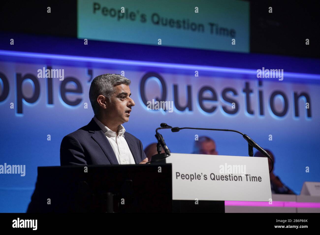 Londres, Royaume-Uni. 11 mars 2020. L'Heure Des Questions Des Peuples Au Centre Des Arts De Battersea. Le maire de Londres, Sadiq Khan et les membres de l'Assemblée de Londres sont confrontés à des questions des Londoniens sur les questions clés auxquelles la capitale est confrontée lors de la dernière Heure Des Questions des peuples (PQT) avant les élections de mai à l'Assemblée et à la mairie. Crédit: Guy Corbishley/Alay Live News Banque D'Images