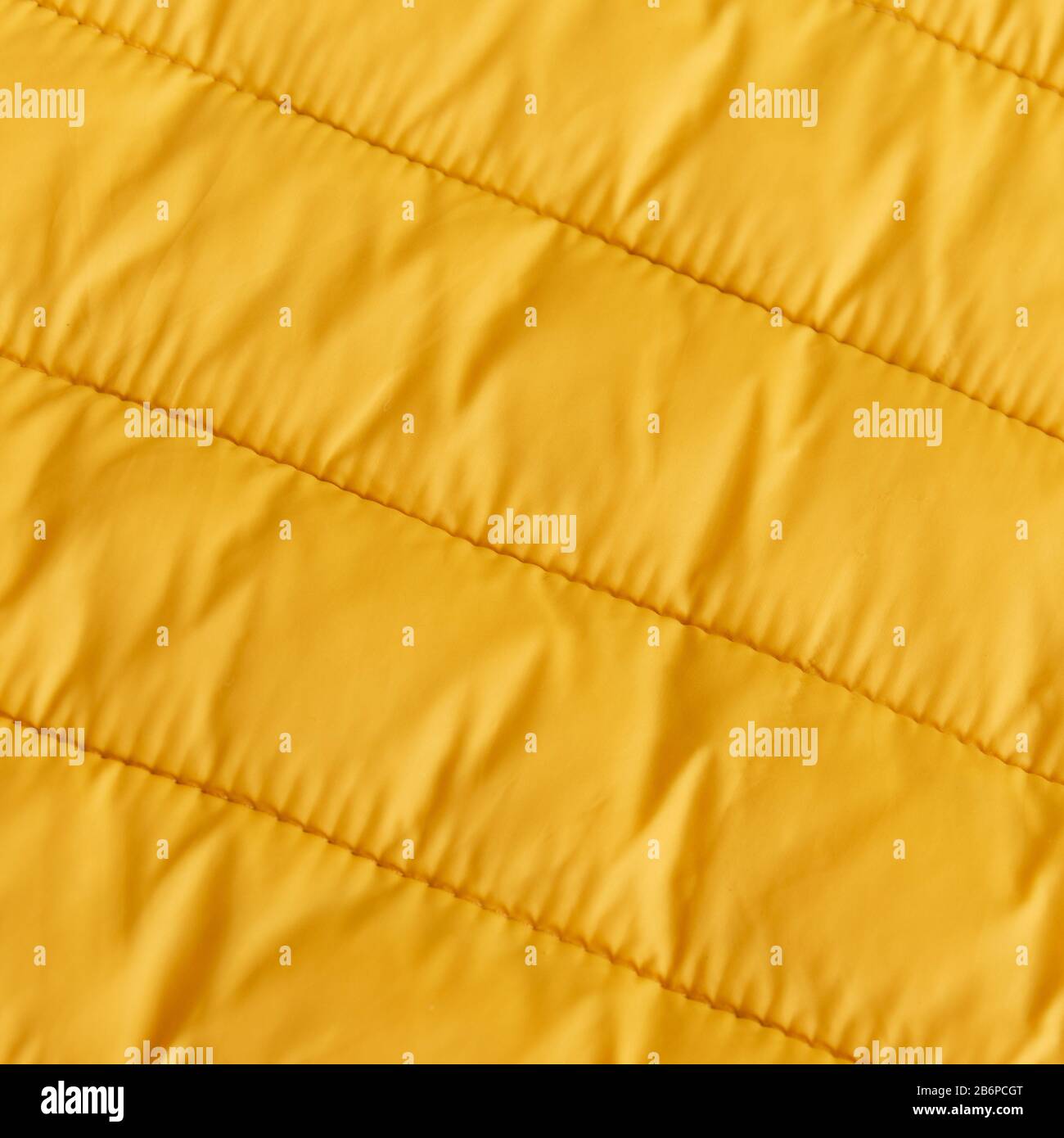 Vue sur la récolte de la veste en duvet jaune Banque D'Images
