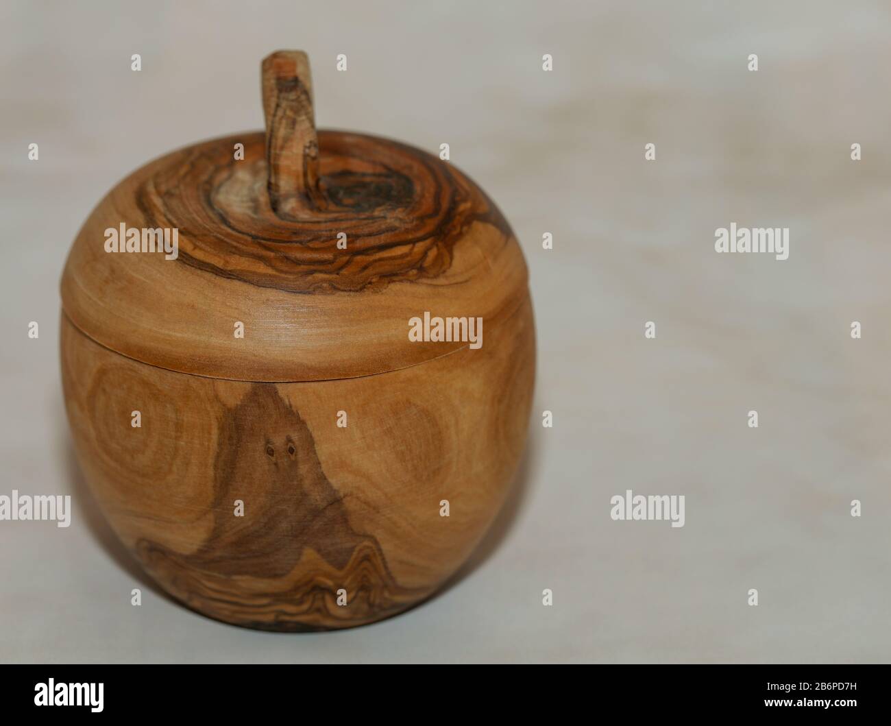 Boîte en bois de pomme en bois d'olive Banque D'Images