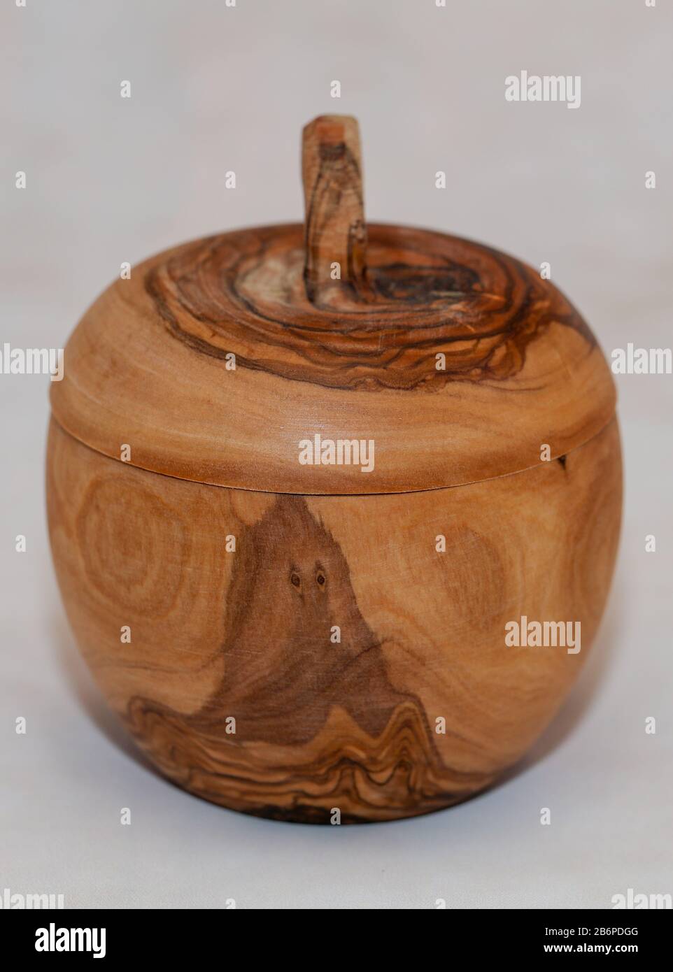Boîte en bois de pomme en bois d'olive Banque D'Images