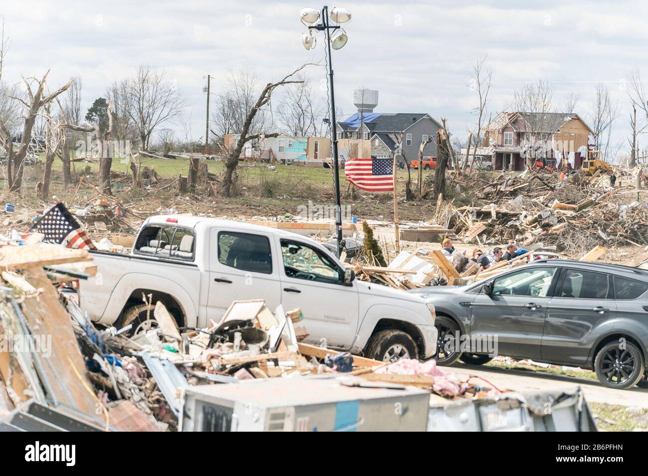 Les restes de maisons et de véhicules détruits à la suite d'une tornade massive le 6 mars 2020 à Cookeville, Tennessee. Le président américain Donald Trump s'est rendu à Nashville et dans les environs pour étudier les tornades qui ont tué plus de 24 personnes. Banque D'Images