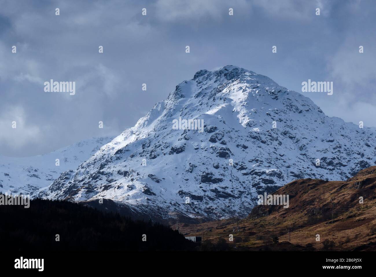 Ben Vane a vu à travers le Loch Lomond à Inversnaid, Loch Lomond, Écosse Banque D'Images