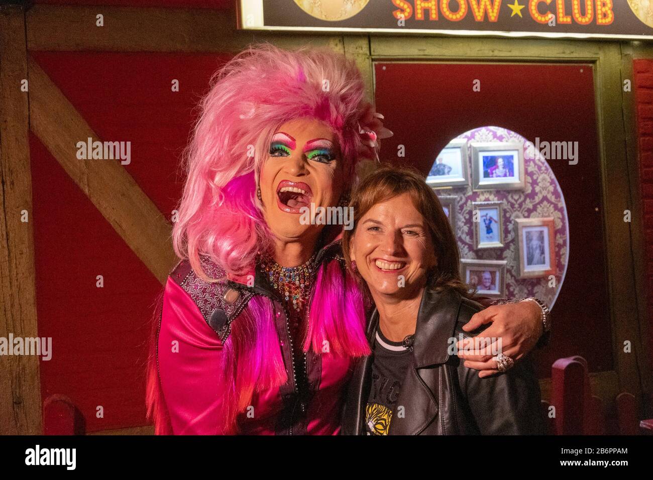 Claudia Obert - Bromi Big Brother - Unternehmerin, Olivia Jones (Oliver Knöbel) - Travestiekünstler, Hambourg, Olivia Jones Show Bar, 08.09.2017 Banque D'Images