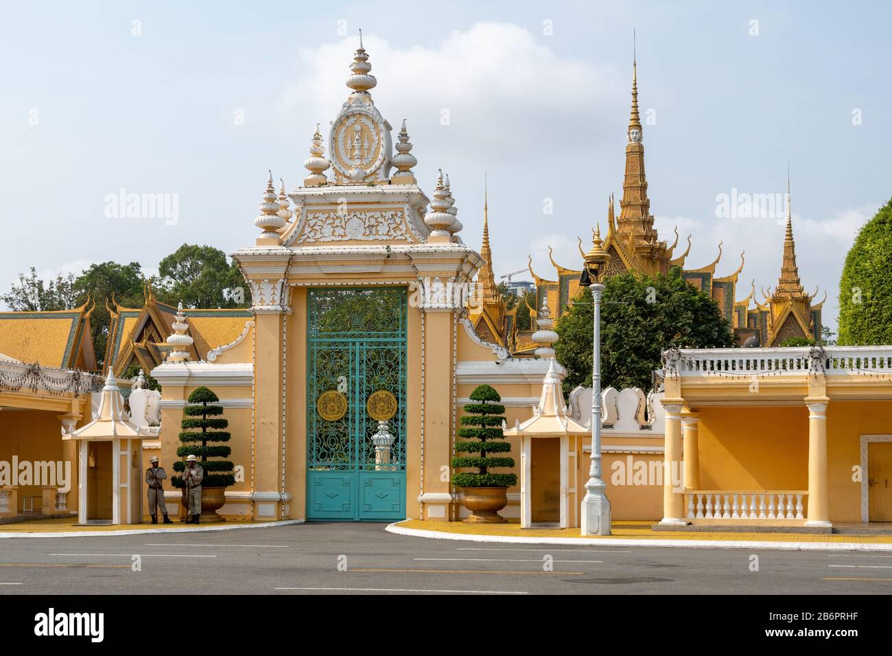 La porte du Palais Royal de Phnom Penh Banque D'Images