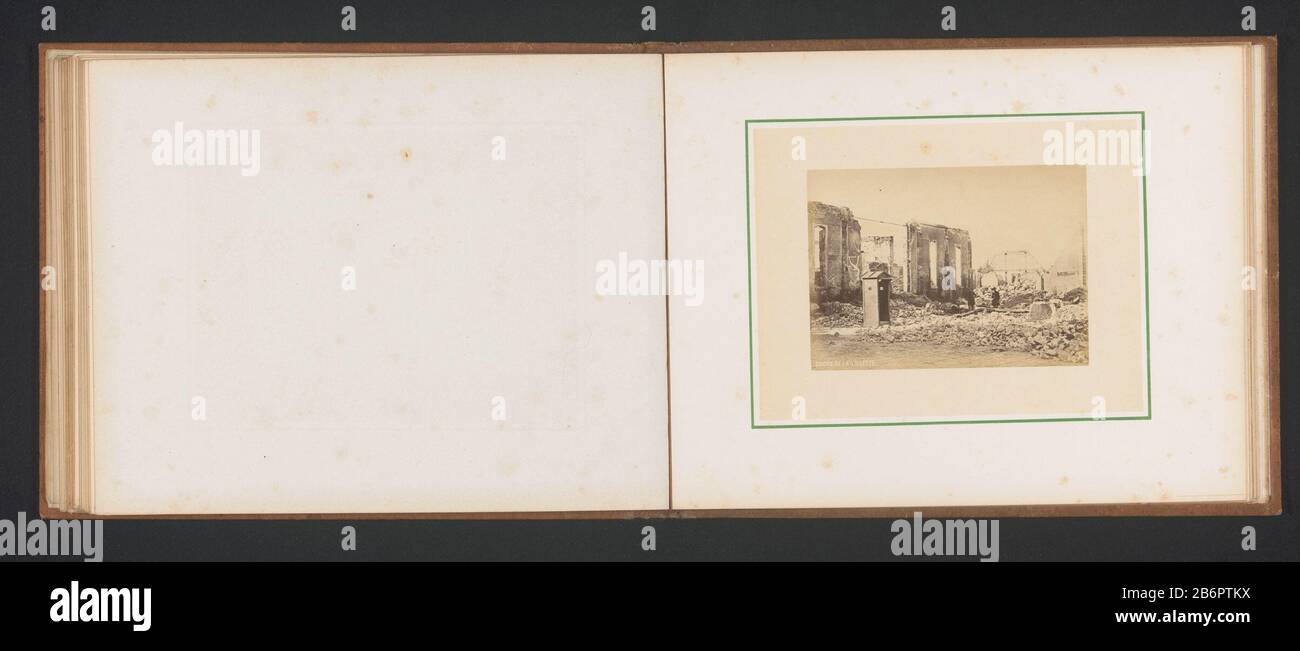 Gezicht op de dokken van Villette in Parijs na de marque porte de commune van Parijs Docks de la Villette (objet titel op) vue des quais Villette à Paris après le feu par la commune de Paris Docks de la Villette (objet titre) Type de bien: Page photo Numéro d'article: RP-F 2001-7-1204-17 Inscriptions / marques : monogramme, recto, imprimé: 'PL' Fabricant : photographe: P. Loubère (possible) Lieu de fabrication: Paris Date: 1871 matériel: Technique papier: Albumen dimensions imprimées: Photo: H 93 mm × W 128 mm Objet: Entrepôt ( port) ruine d'un bâtiment  commune de Paris (1871) Où Banque D'Images