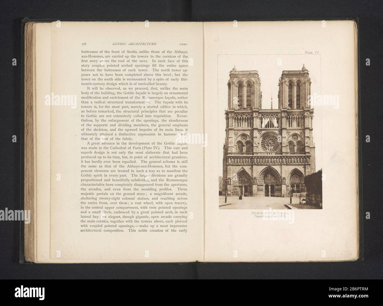 Vue sur la façade de la cathédrale notre Dame à Paris. Support de façade en 1205 (objet titre) Type de bien: Page d'impression photomécanique Numéro d'article: RP-F 2001-7-189-4 Inscriptions / marques: Numéro, recto, imprimé: 'Plaque IV.naam, verso, estampillée:' Bibliothèque nationale d'art' Fabricant: Créateur: Anonyme date: CA. 1880 - ou pour 1890 matériau: Technique du papier: Dimensions de la photogravure: Imprimer: H 149 mm × W 99 mmavant de ToeliechtPrent page 178. Objet: Parties de l'extérieur de l'église et annexes: Façade où: Notre Dame Banque D'Images